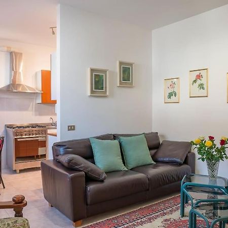 Le Rose Apartment Venegono Superiore Luaran gambar