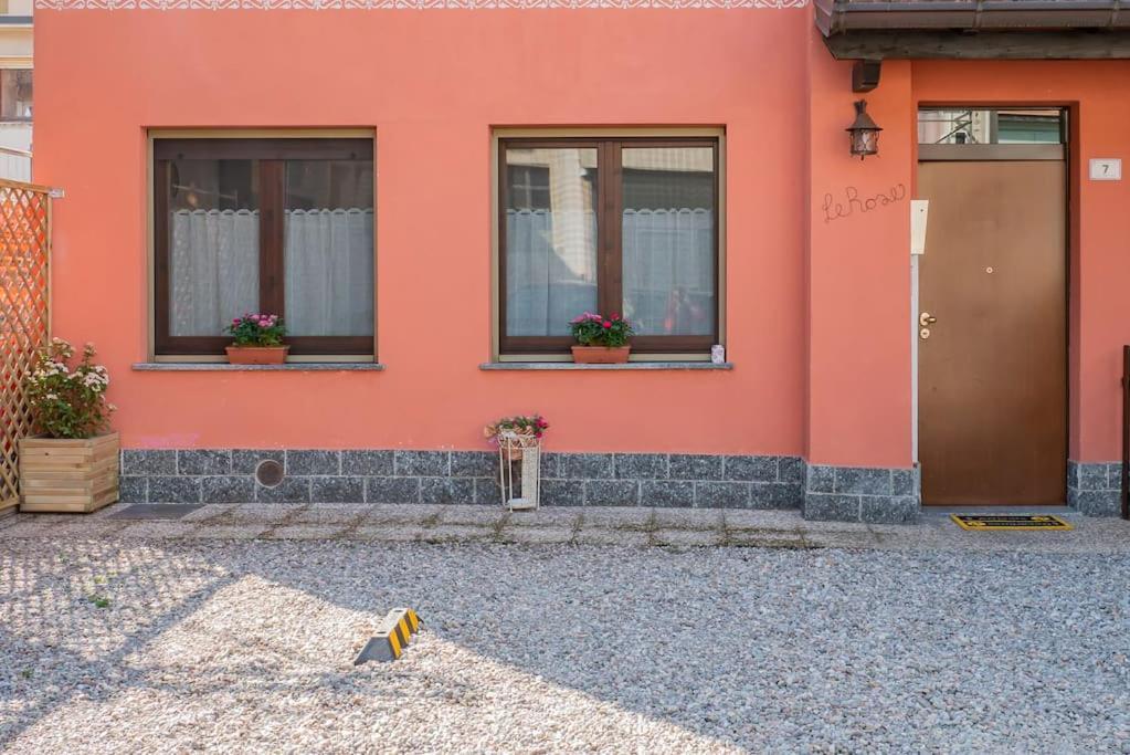 Le Rose Apartment Venegono Superiore Luaran gambar