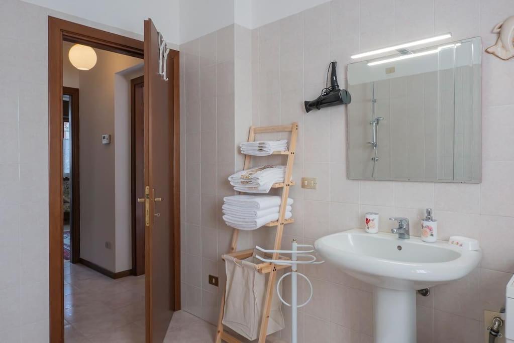 Le Rose Apartment Venegono Superiore Luaran gambar