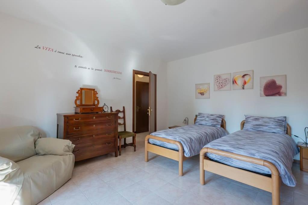 Le Rose Apartment Venegono Superiore Luaran gambar