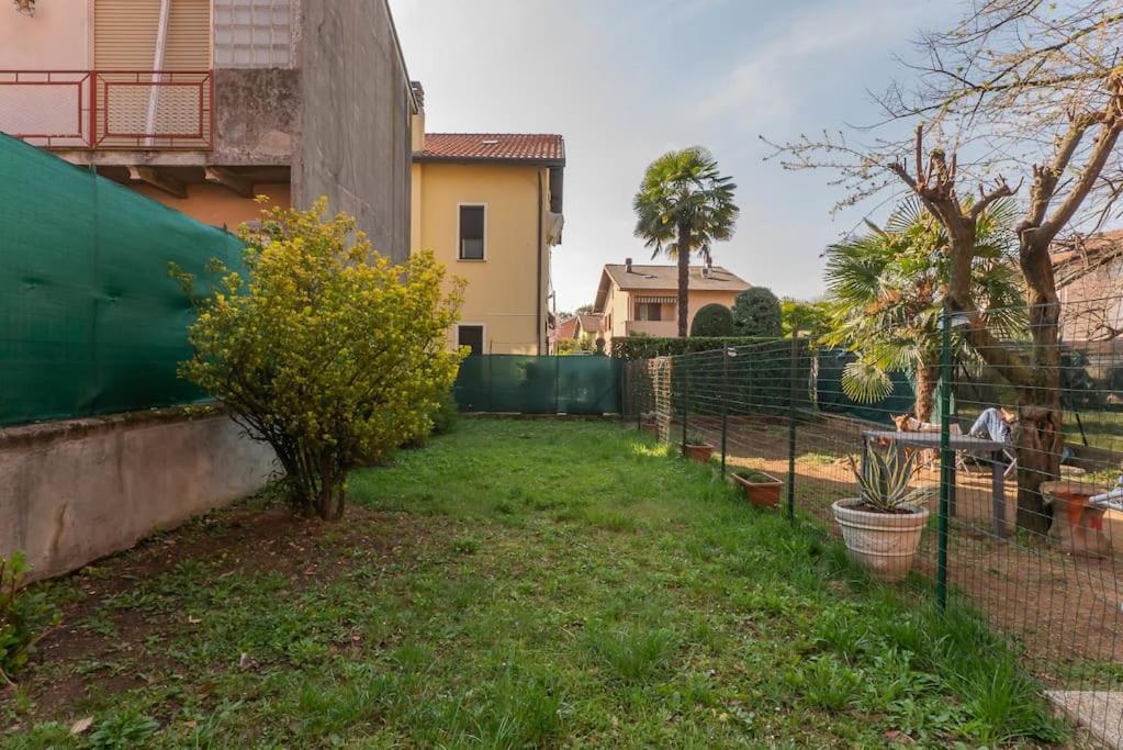 Le Rose Apartment Venegono Superiore Luaran gambar